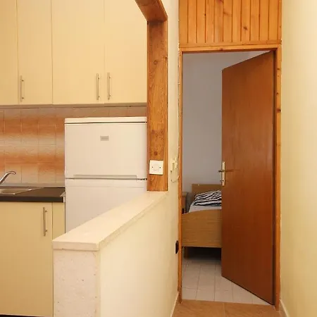 Tri Zala 174d アパート Žrnovo